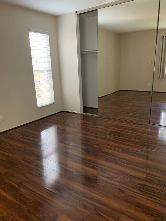 Building Photo - 5510 Armitos Ave
