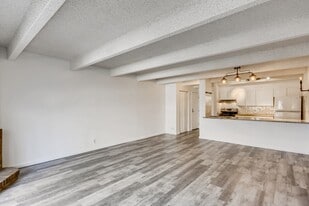 Building Photo - 777 N Washington St