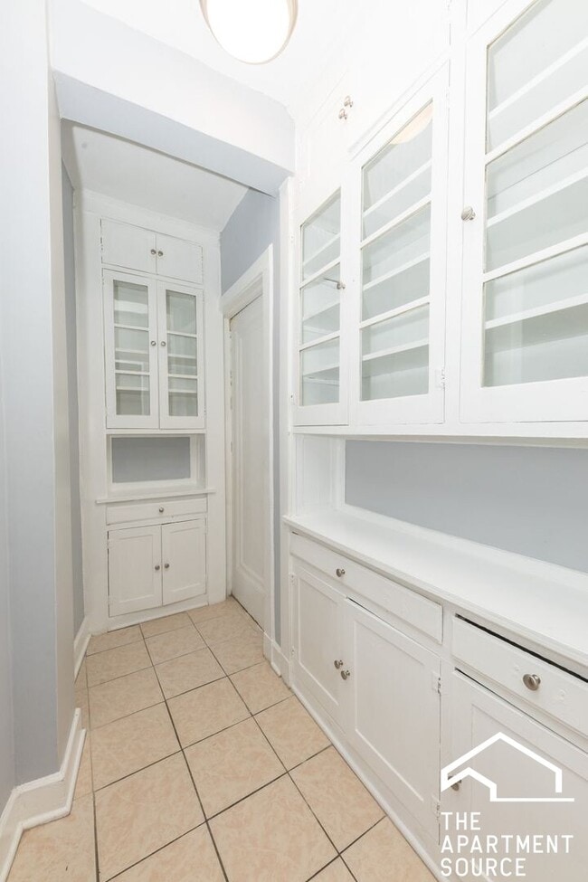 Building Photo - 201 Kedzie St