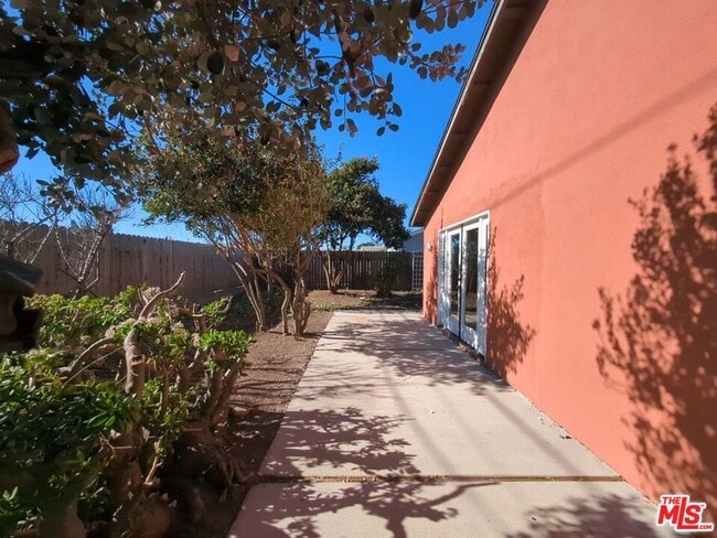 Building Photo - 6656 Swan St