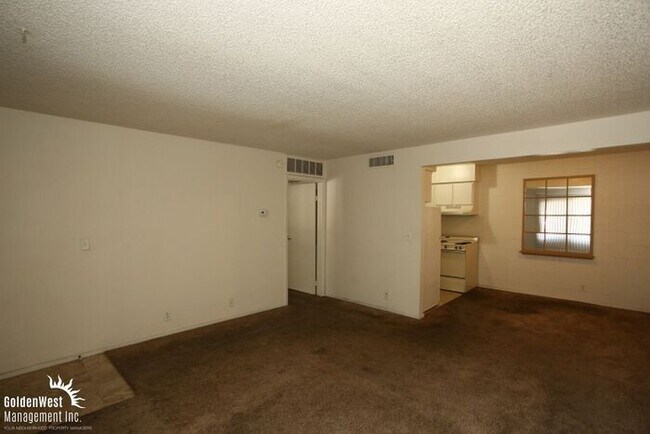 Building Photo - Cozy 1Bdm 1Ba Apartment with Pool Access in Central Las Vegas