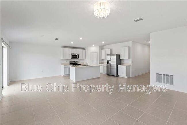 Building Photo - 2295 Green Valley St