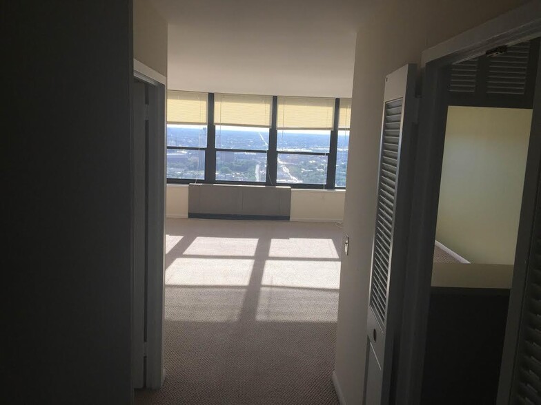 Building Photo - 1560 N Sandburg Ter