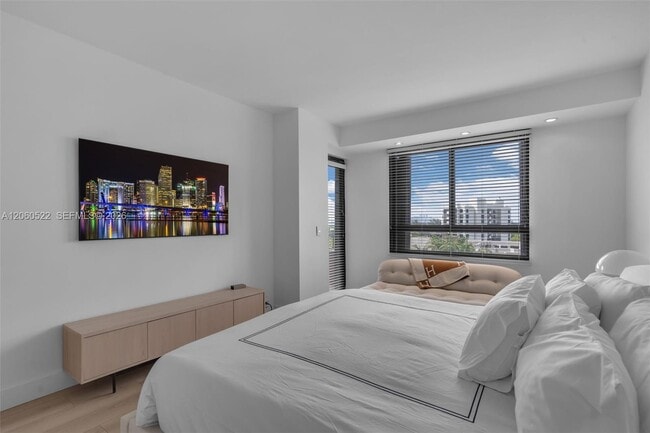 Building Photo - 151 Crandon Blvd