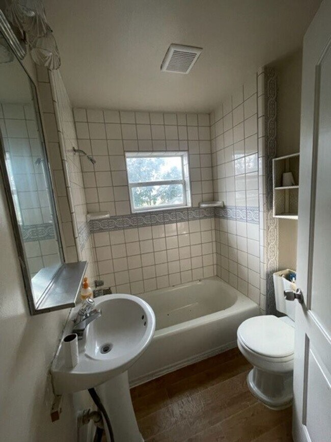 Building Photo - Updated La Vega ISD Home