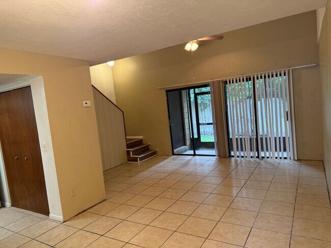 Building Photo - 4304 SW 70th Terrace