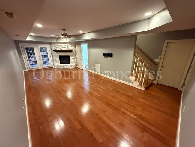 Building Photo - 4BR/2BA/2-0.5BA Custom Home in Greenbrier ...