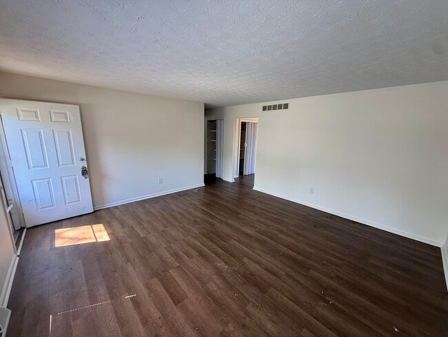 Building Photo - 909 Gregory Way