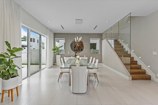 Building Photo - 7440 NW 100th Ct