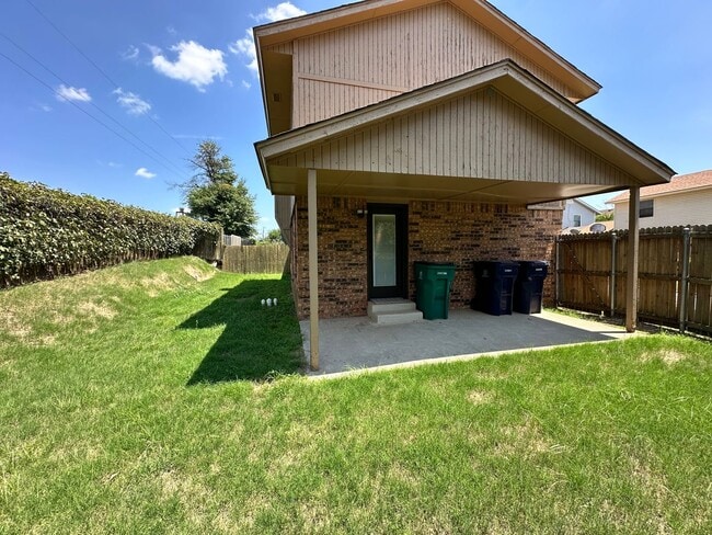 Building Photo - 2 bed 1.5 house NW OKC