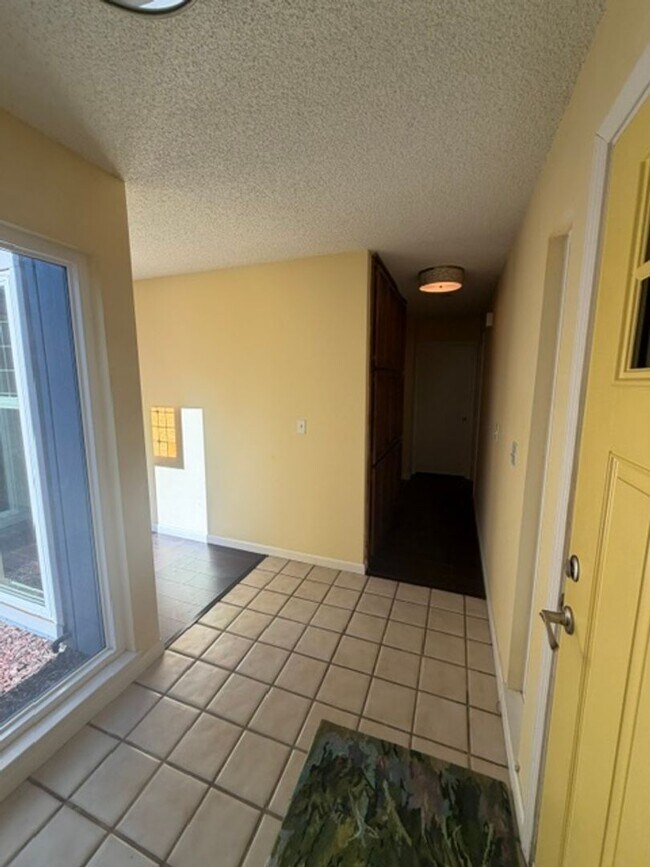 Building Photo - Charming 3 Bedroom + 2 Bathroom Half-Plex Near the American River in Fair Oaks: $2,375.00 + $100.00