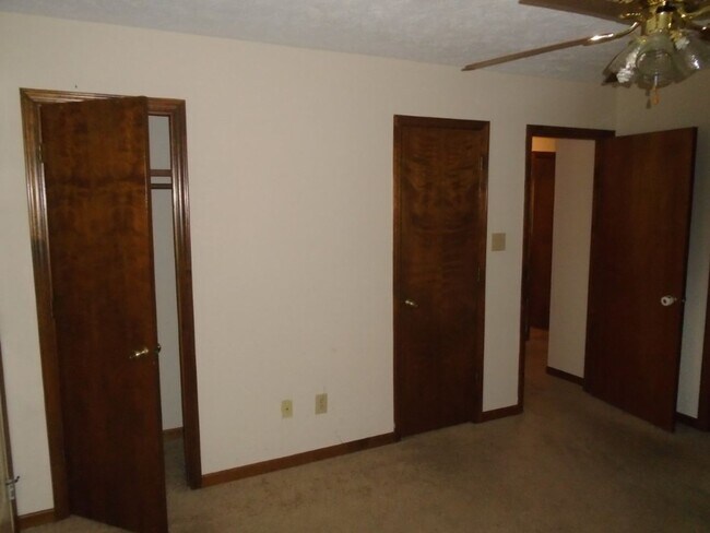 Building Photo - 5906 Notblake Ave