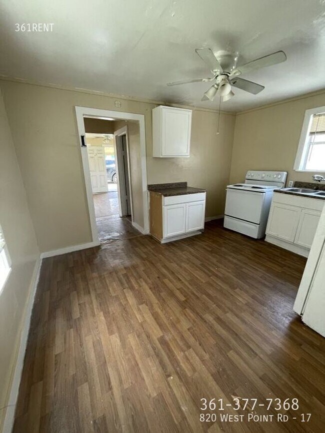 Building Photo - 820 W Point Rd