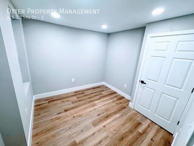 Building Photo - 926 S 15th St