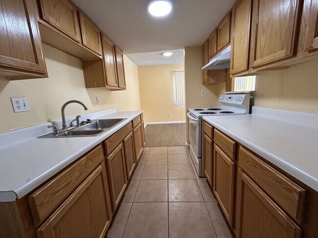 Building Photo - 4204 S 47th St