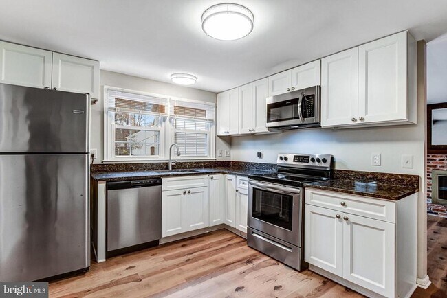 Building Photo - 5847 New England Woods Dr