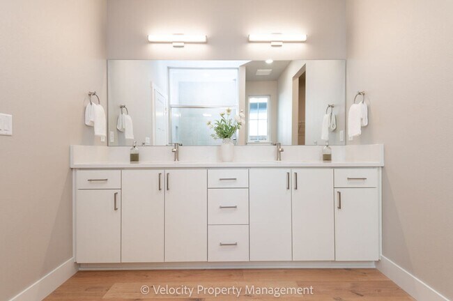 Building Photo - Brand New SE Bend Home!
