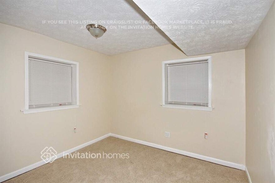 Building Photo - 208 Clydesdale Rd