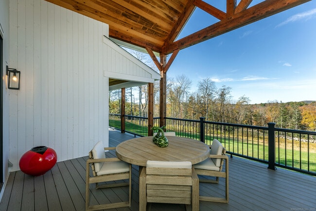 Building Photo - 42 Pond Ridge Rd