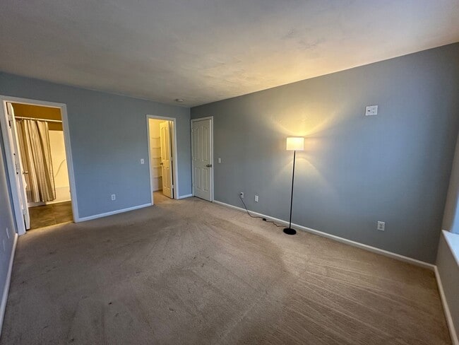 Building Photo - 123 Locust Ln