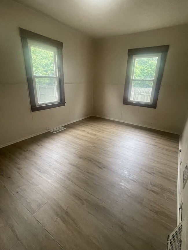 Building Photo - 155 E Judson Ave