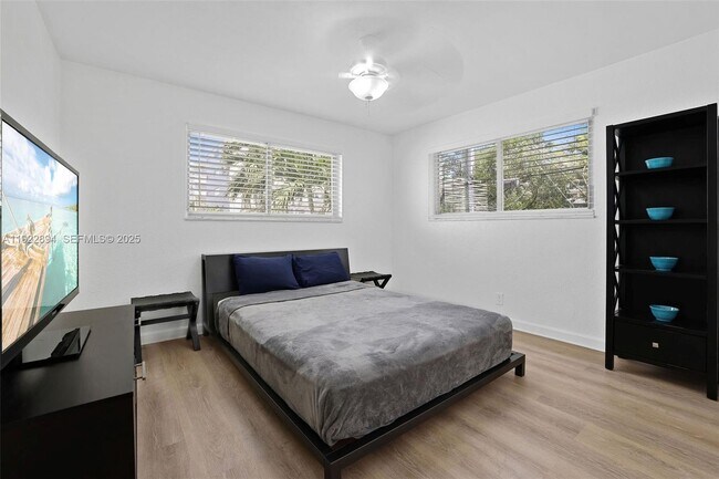 Building Photo - 1601 Bay Rd