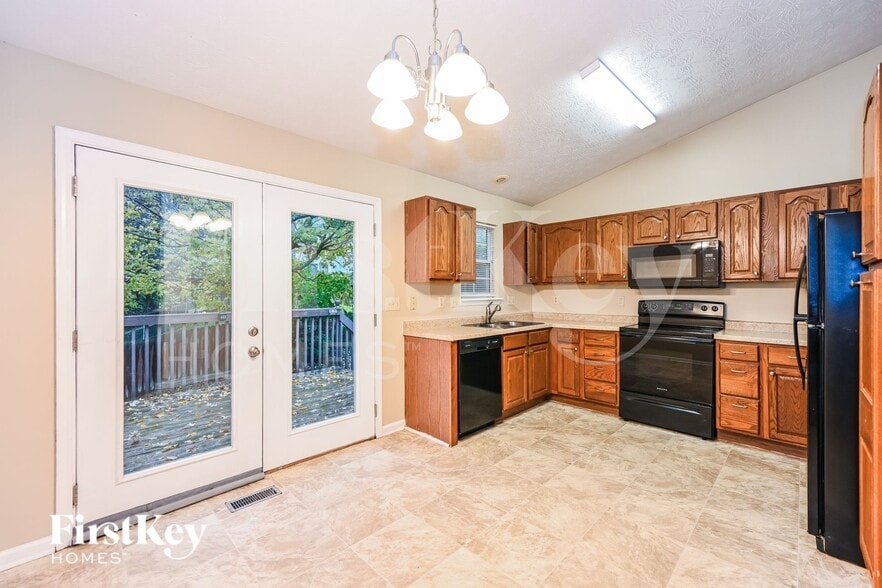 Building Photo - 3 Bobwhite Ct