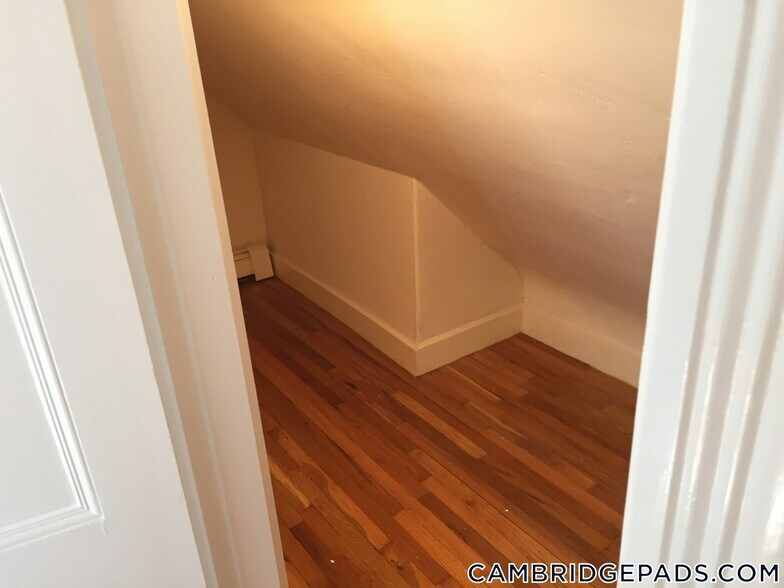 Building Photo - 1539 Cambridge St