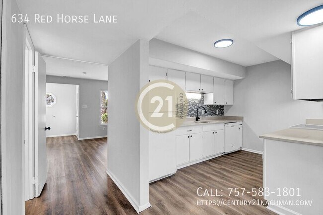 Building Photo - 634 Red Horse Ln