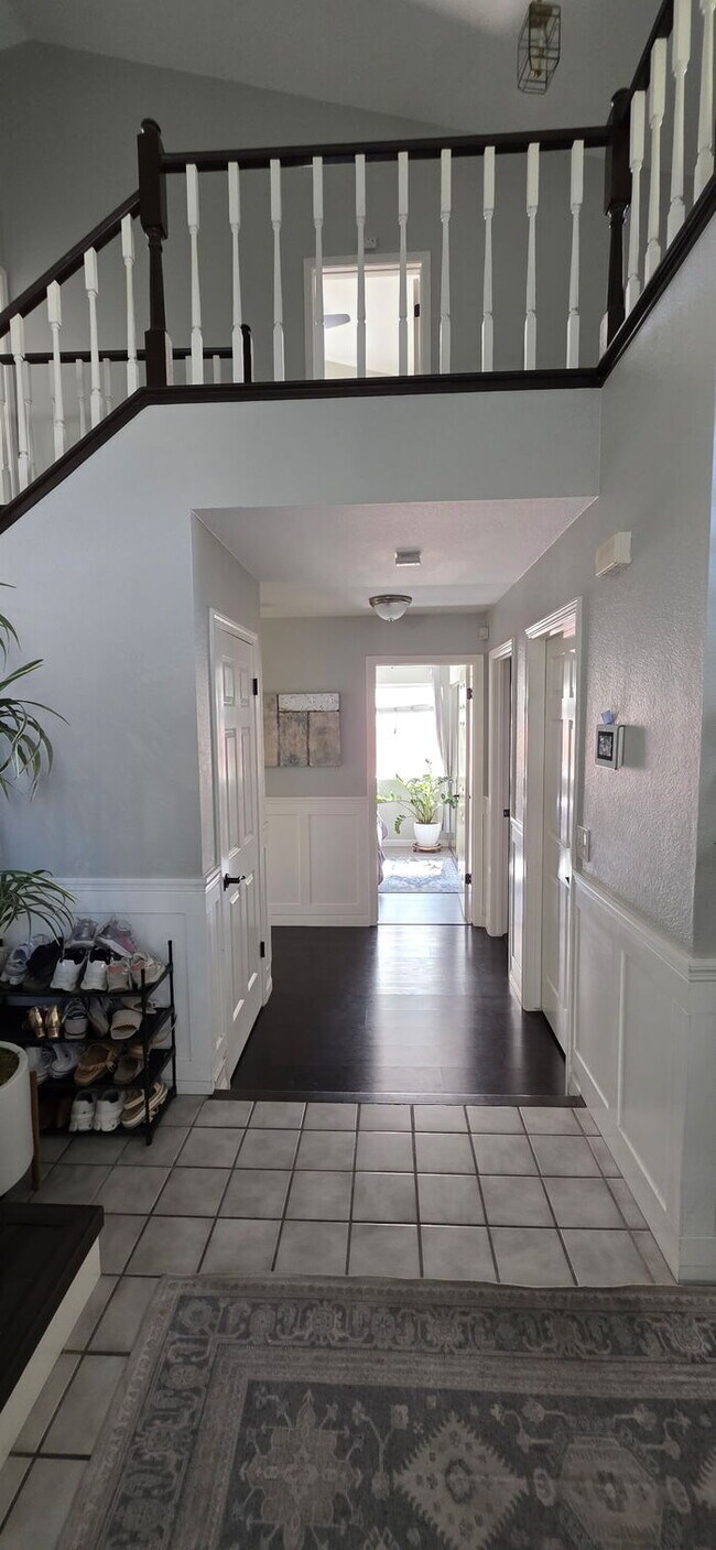 Building Photo - 430 Guinevere Ct