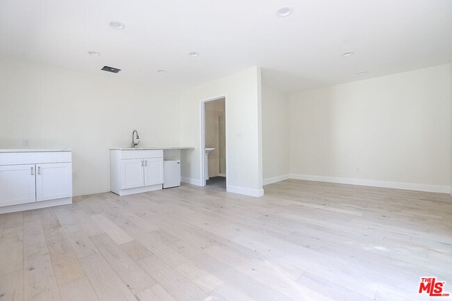 Building Photo - 12524 Woodbine St