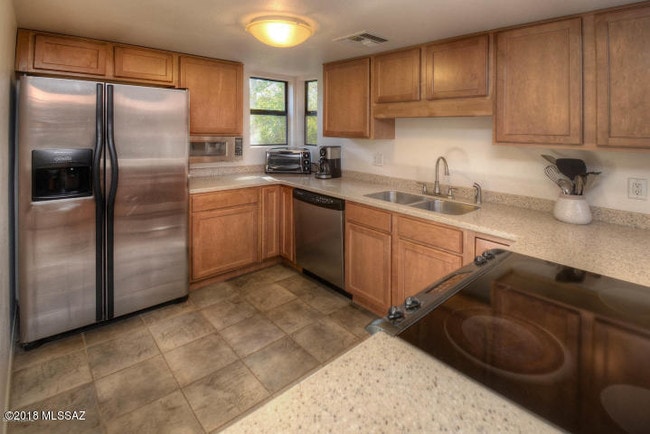 Building Photo - 5051 N Sabino Canyon Rd