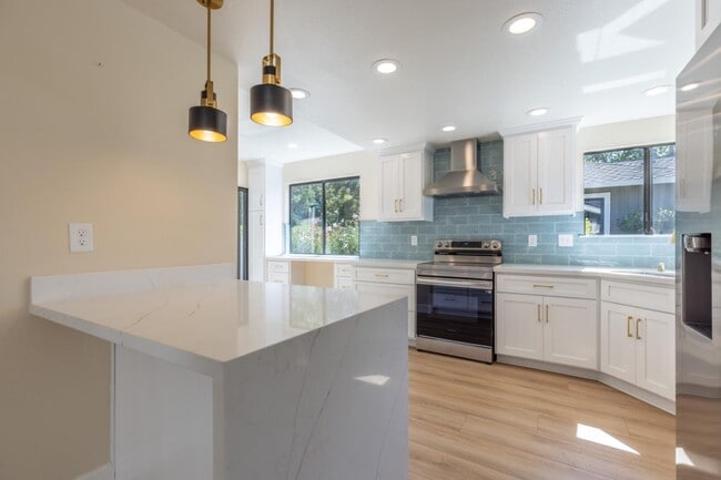 Building Photo - 2128 Presidio Ct