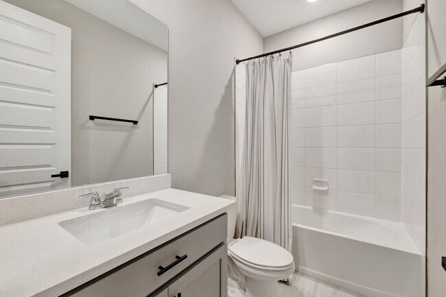 Building Photo - Spacious 4BR Home in Port St. Lucie – Modern Comfort Awaits