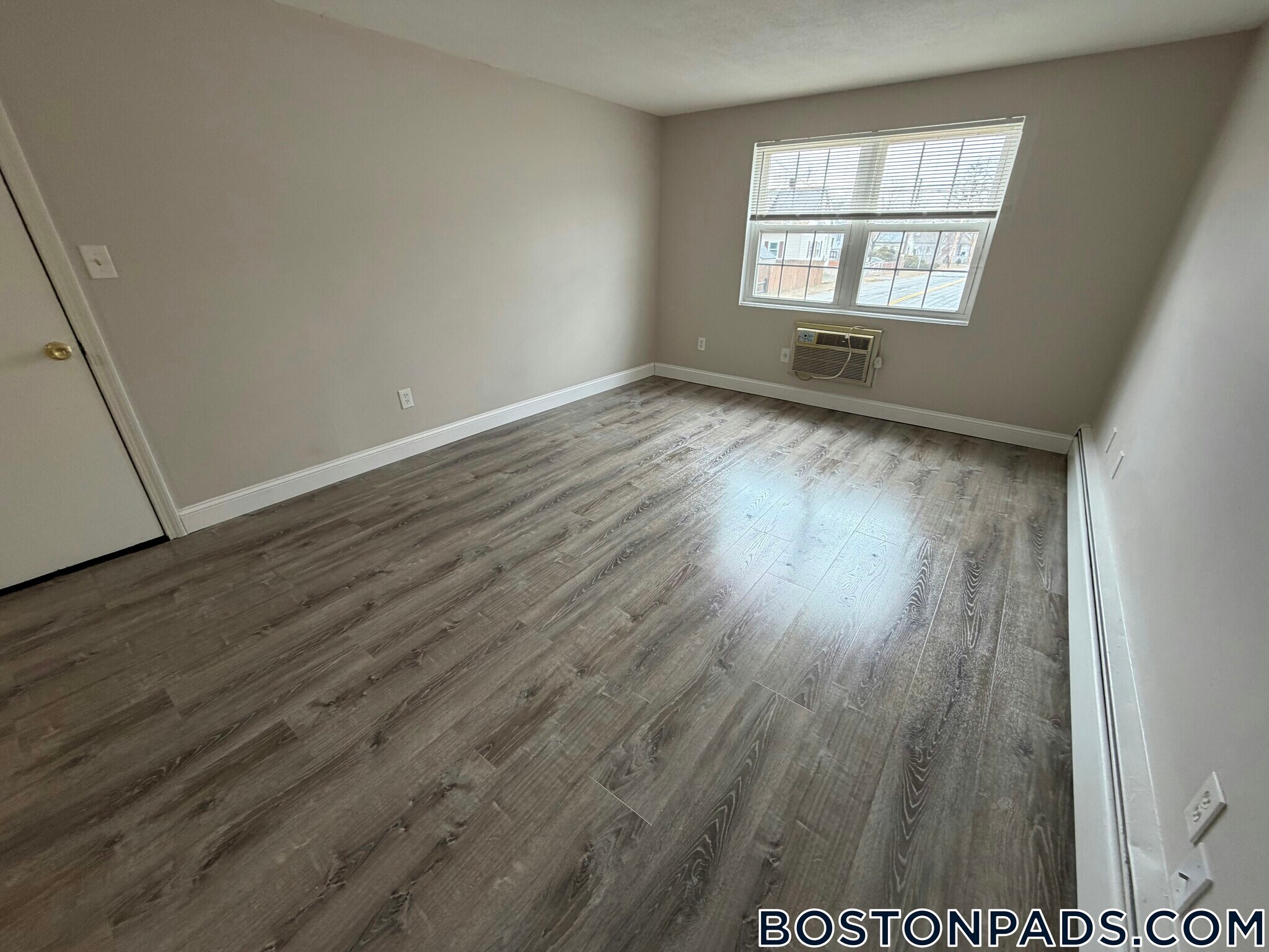 Building Photo - 71 Bernier St