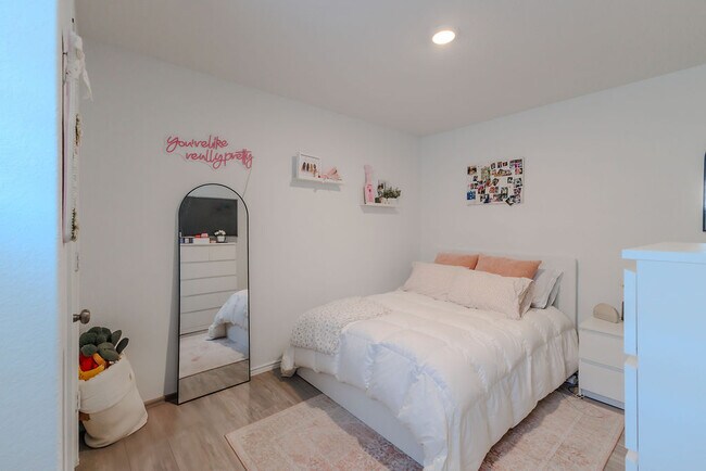 Building Photo - 10502 Torroja Wy