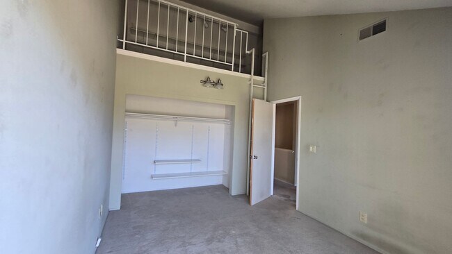 Building Photo - 8341 Valley View Ct