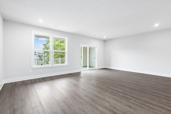 Building Photo - 1020 Bowe St