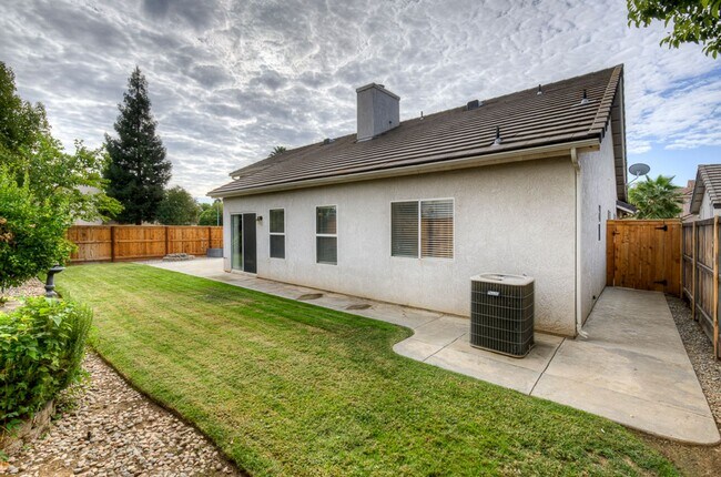 Building Photo - 2898 E Pryor Dr