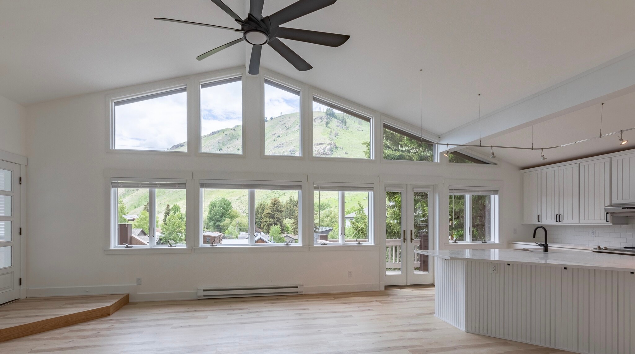 Building Photo - 245 N Glenwood St