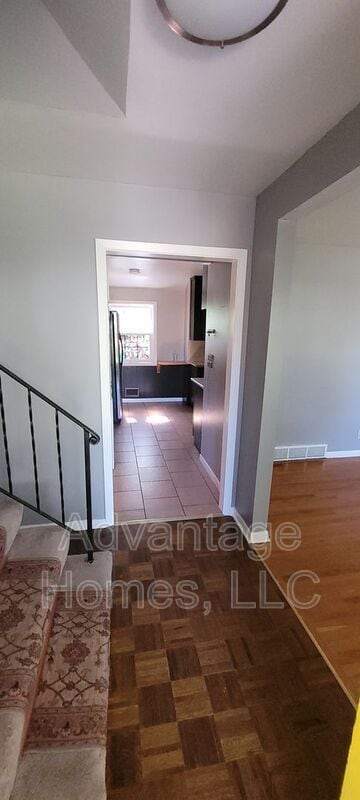 Building Photo - 8914 Grandview Dr