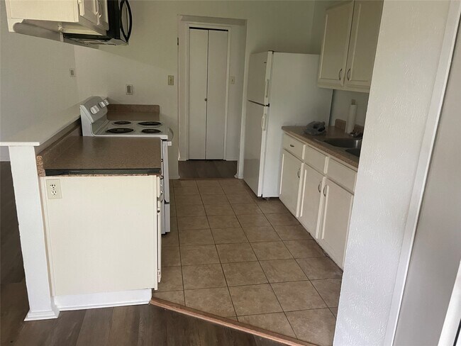 Building Photo - 17615 Red Wolf Ct