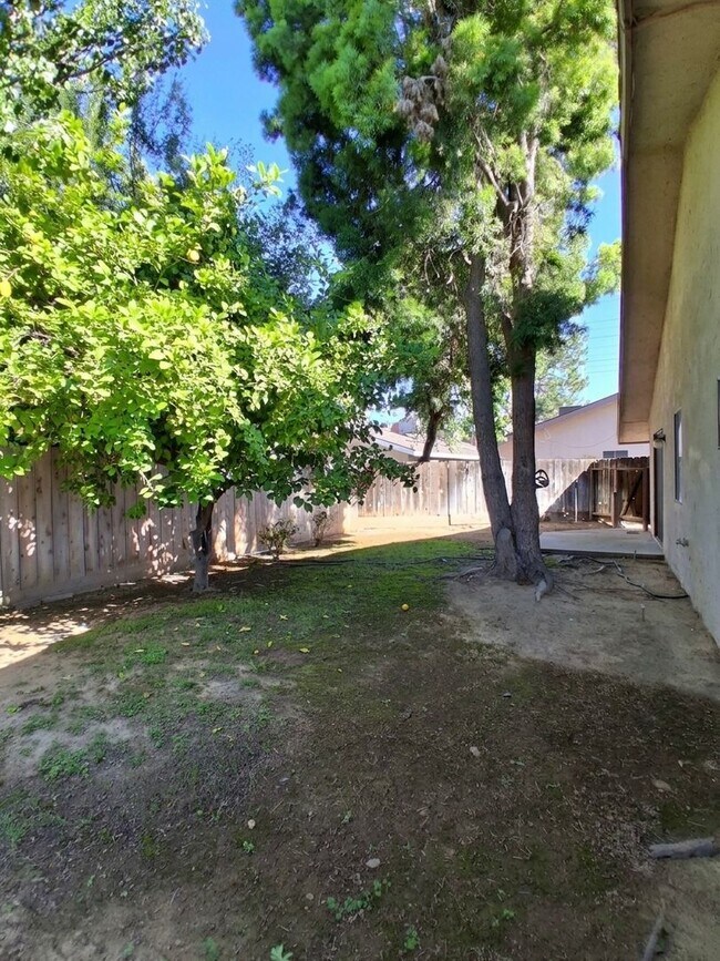 Building Photo - 4597 N Emerson Ave