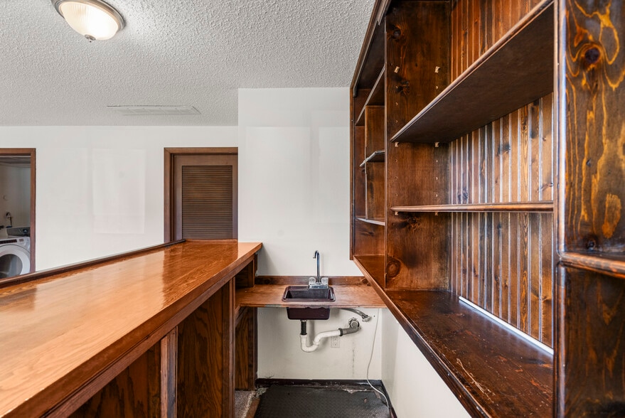 Building Photo - 5916 Wolf Creek Pl
