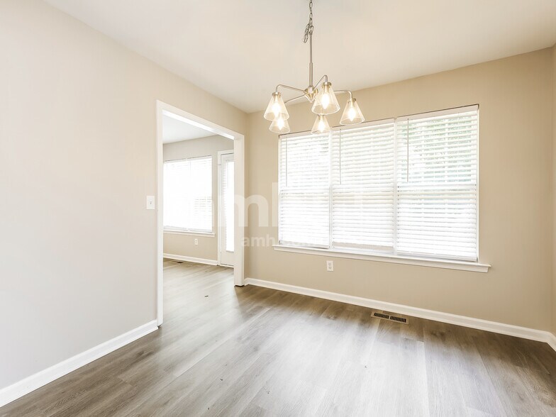 Building Photo - 10 Teakwood Cove