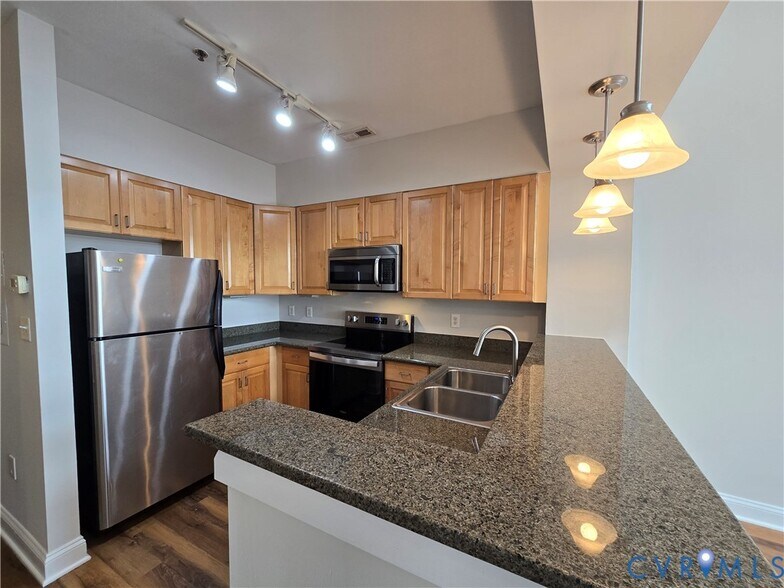 Building Photo - 1333 W Broad St