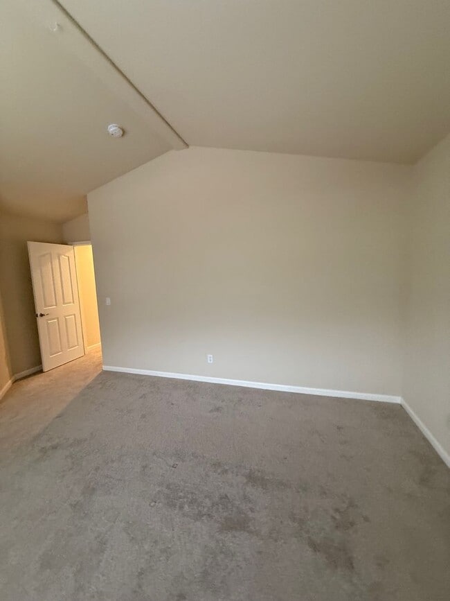 Building Photo - Spacious 4 Bedroom Home for Rent in Desirable Fountain Grove