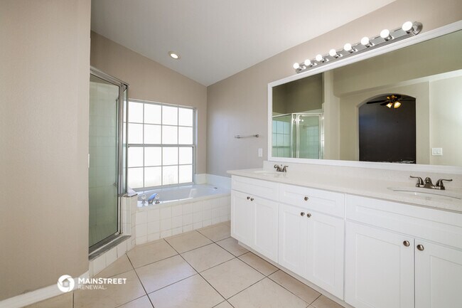 Building Photo - 2360 Lily Pad Ln