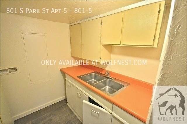 Building Photo - No Deposit Option! Cozy 1 Bed Downtown Bas...