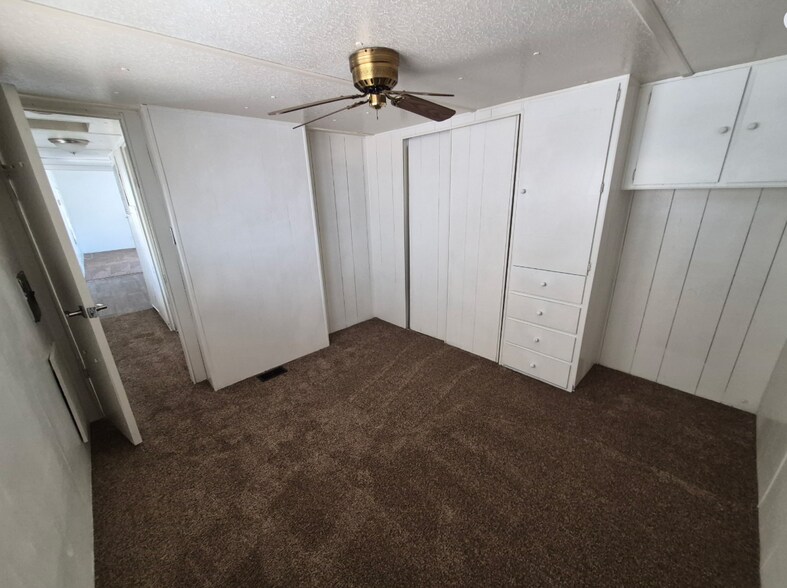 Building Photo - 3601 E Wyoming Ave